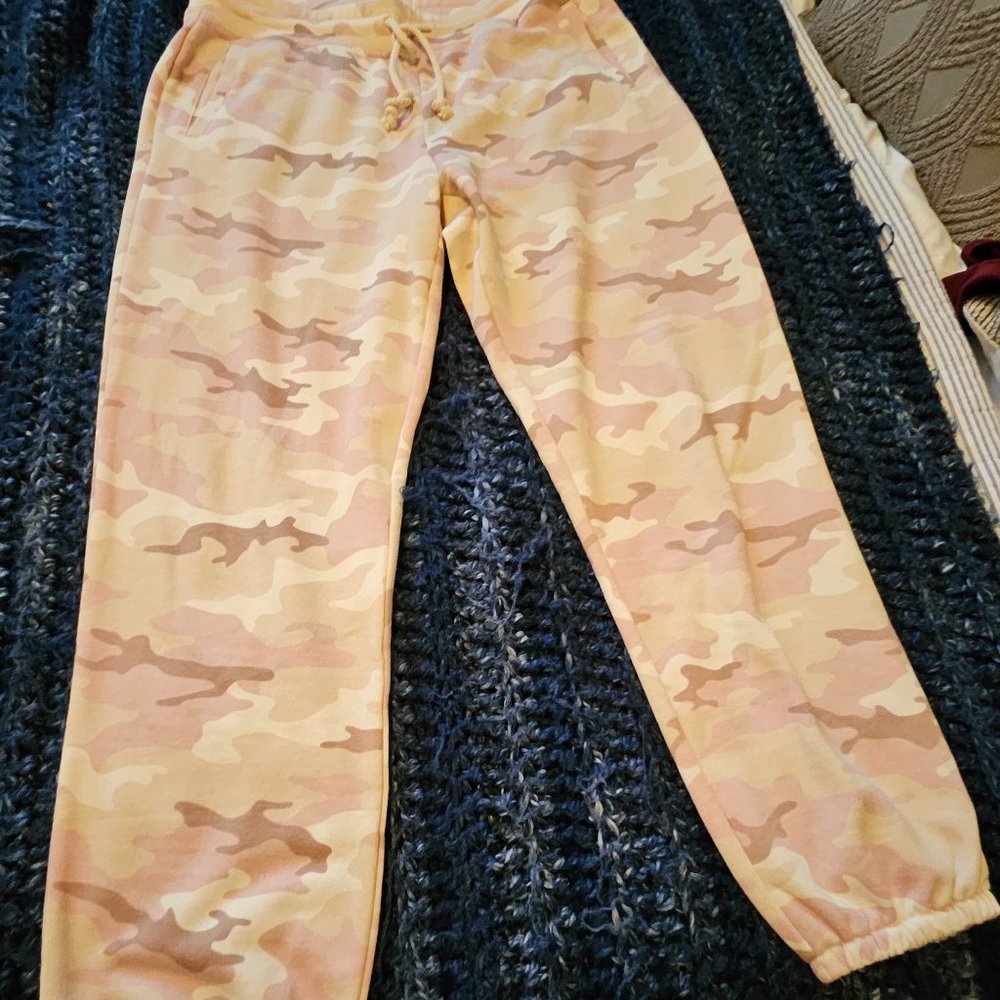 NEW-Never worn LOU & GREY Sweatpaants